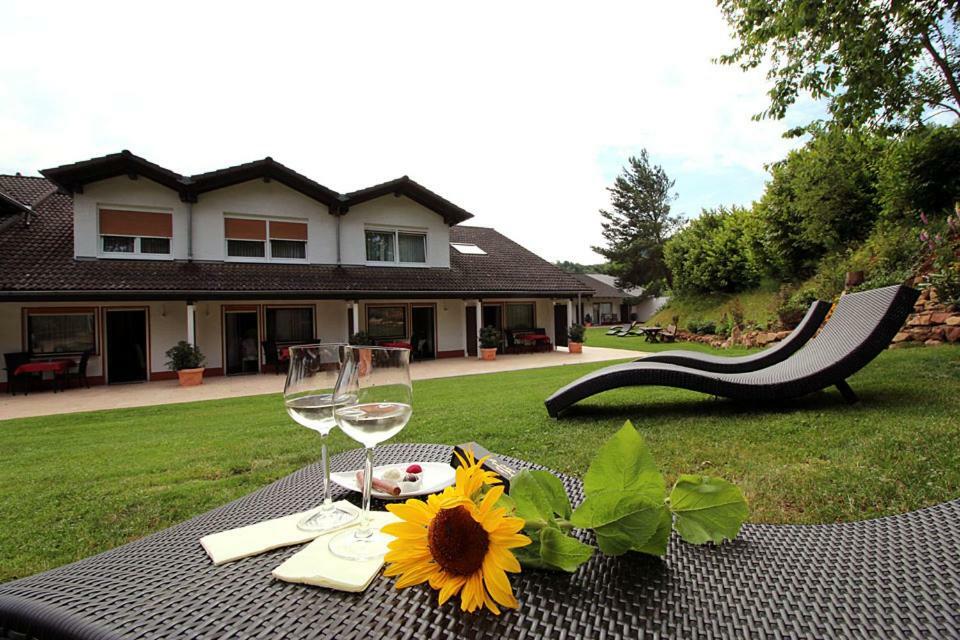 Pension Bergterrasse Аннвайлер-ам-Тріфельс Екстер'єр фото